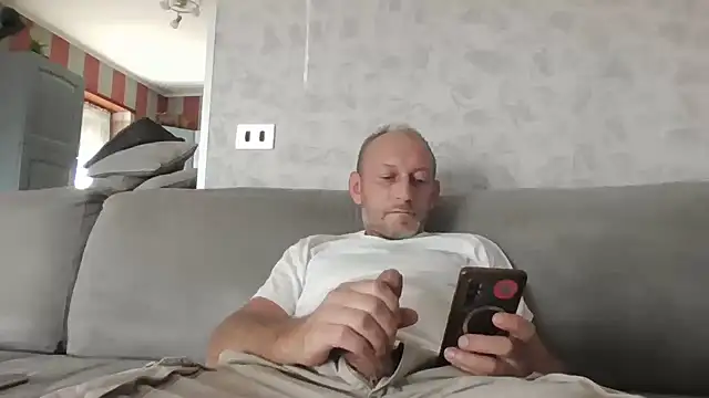 Snapshot of cazzoweb chatting on 09-23-25, 01:58 cazzoweb online show from 09-23-25, 01:58