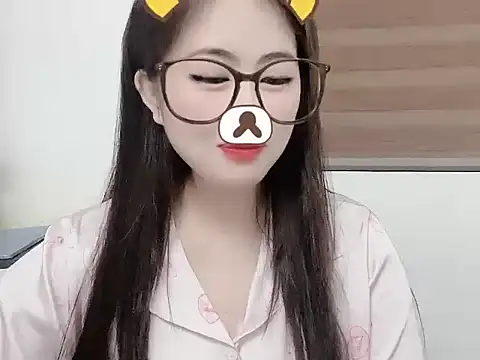 Snapshot of Amelia-babee chatting on 09-20-25, 11:33 Amelia-babee online show from 09-20-25, 11:33