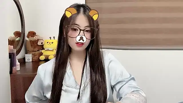 Snapshot of Amelia-babee chatting on 11-10-25, 12:37 Amelia-babee online show from 11-10-25, 12:37