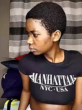 Berryangel03 online show from 10-06-25, 06:27