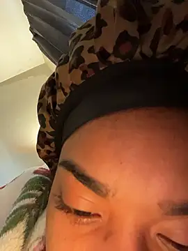 Tu GataLinda online show from 01-13-26, 01:49