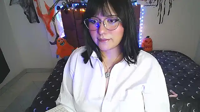 Snapshot of saragon1 chatting on 10-14-25, 02:29 saragon1 online show from 10-14-25, 02:29