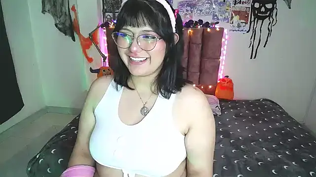 Snapshot of saragon1 chatting on 10-20-25, 04:18 saragon1 online show from 10-20-25, 04:18