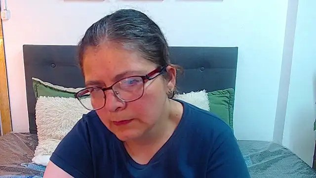 Snapshot of Linda_banks_ chatting on 10-22-25, 01:50 Linda banks online show from 10-22-25, 01:50