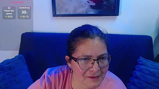 Snapshot of Linda_banks_ chatting on 12-14-25, 01:44 Linda banks online show from 12-14-25, 01:44