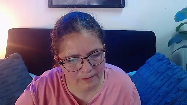 Linda banks  online show from 06-25-26, 02:11