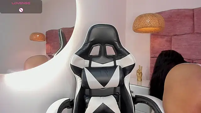 dani velvet online show from 10-30-25, 04:03