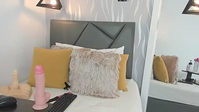 lucia-cute online show from 11-29-25, 06:44