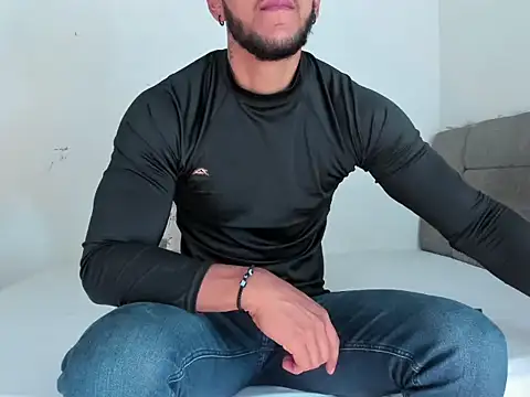 Snapshot of Edy_coltt chatting on 09-18-25, 01:57 Edy coltt online show from 09-18-25, 01:57