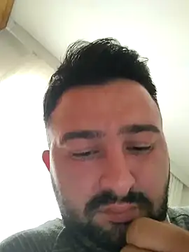 Snapshot of Aliyeni1 chatting on 11-30-25, 01:37 Aliyeni1 online show from 11-30-25, 01:37