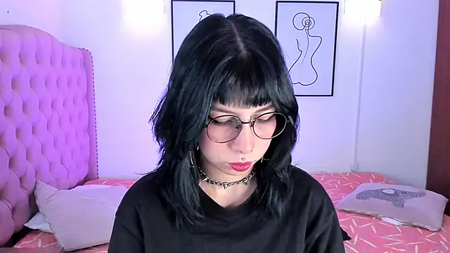 Snapshot of Rose_72 chatting on 09-18-25, 06:21 Rose 72 online show from 09-18-25, 06:21