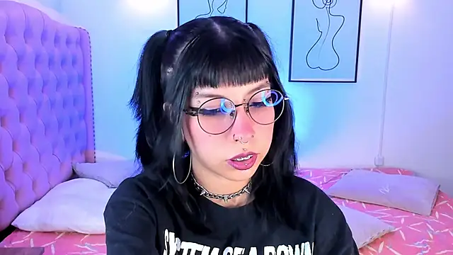 Snapshot of Rose_72 chatting on 09-23-25, 07:17 Rose 72 online show from 09-23-25, 07:17