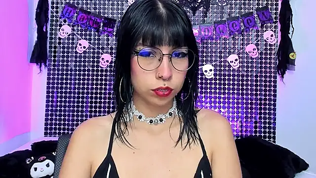 Snapshot of Rose_72 chatting on 10-13-25, 08:20 Rose 72 online show from 10-13-25, 08:20