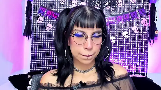 Snapshot of Rose_72 chatting on 10-14-25, 07:58 Rose 72 online show from 10-14-25, 07:58