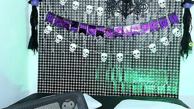 Snapshot of Rose_72 chatting on 10-15-25, 07:25 Rose 72 online show from 10-15-25, 07:25