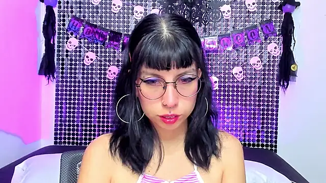 Snapshot of Rose_72 chatting on 10-20-25, 08:09 Rose 72 online show from 10-20-25, 08:09