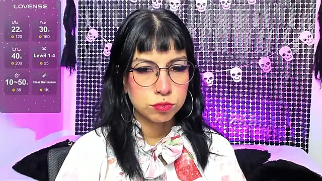 Snapshot of Rose_72 chatting on 11-10-25, 07:57 Rose 72 online show from 11-10-25, 07:57