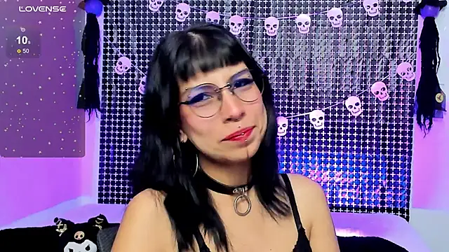 Snapshot of Rose_72 chatting on 11-15-25, 09:32 Rose 72 online show from 11-15-25, 09:32