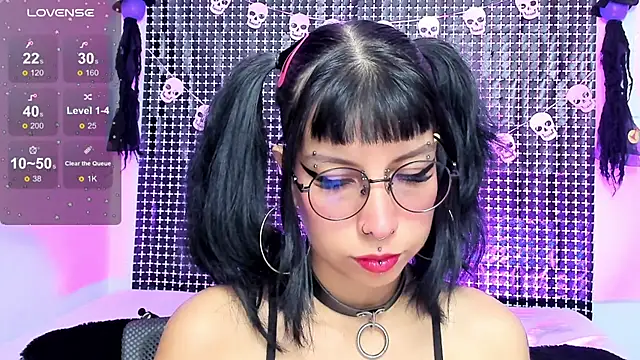 Snapshot of Rose_72 chatting on 11-16-25, 08:47 Rose 72 online show from 11-16-25, 08:47