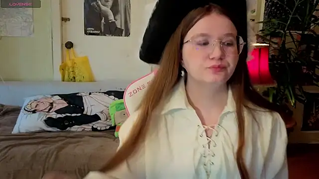Snapshot of Sienna-Cow chatting on 09-23-25, 11:02 Sienna-Cow online show from 09-23-25, 11:02