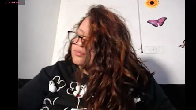 Snapshot of Julieta_Big chatting on 10-04-25, 04:43 Julieta Big online show from 10-04-25, 04:43