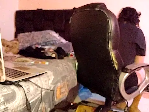 saenzjulieta1 online show from 10-12-25, 03:11