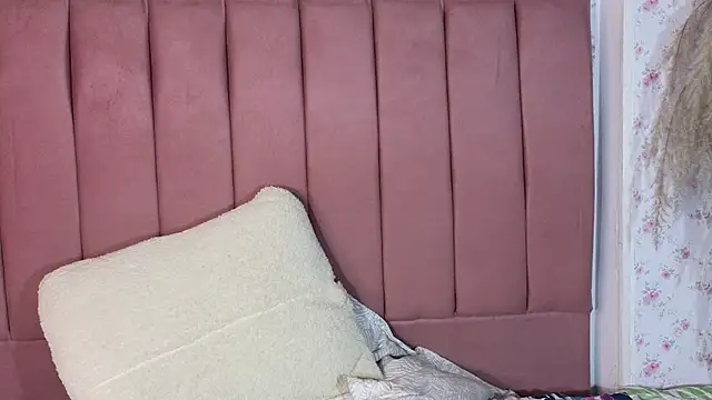 Hela Collins online show from 09-28-25, 03:56