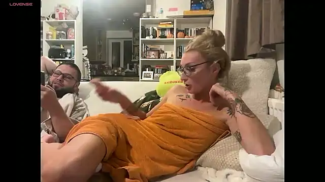 Snapshot of harleyblair chatting on 10-16-25, 10:33 harleyblair online show from 10-16-25, 10:33