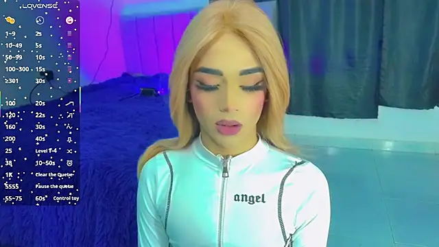 HANNAH BACKERS online show from 10-31-25, 03:51