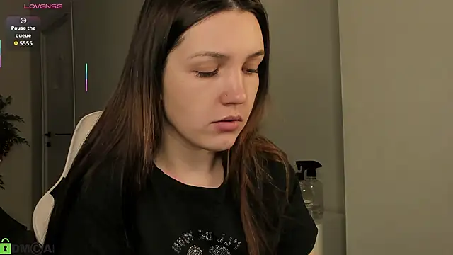 Snapshot of MalvinaDream chatting on 01-11-26, 12:48 MalvinaDream online show from 01-11-26, 12:48