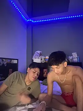 Snapshot of Kailertwink chatting on 05-07-26, 03:39 Kailertwink online show from 05-07-26, 03:39