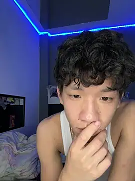 Snapshot of Kailertwink chatting on 06-15-26, 09:50 Kailertwink online show from 06-15-26, 09:50
