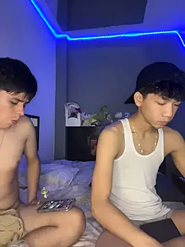 Snapshot of Kailertwink chatting on 06-29-26, 06:41 Kailertwink online show from 06-29-26, 06:41