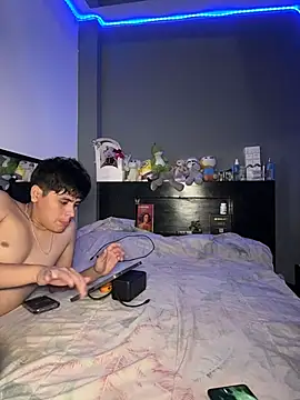 Snapshot of Kailertwink chatting on 07-03-26, 10:27 Kailertwink online show from 07-03-26, 10:27