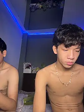 Snapshot of Kailertwink chatting on 07-08-26, 10:58 Kailertwink online show from 07-08-26, 10:58
