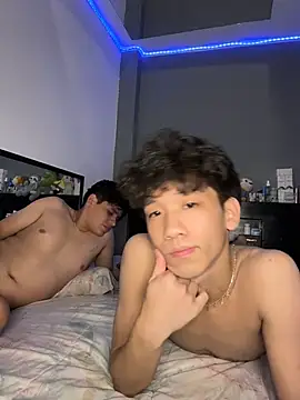 Snapshot of Kailertwink chatting on 07-10-26, 12:37 Kailertwink online show from 07-10-26, 12:37