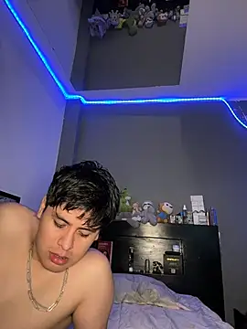 Snapshot of Kailertwink chatting on 07-12-26, 04:36 Kailertwink online show from 07-12-26, 04:36