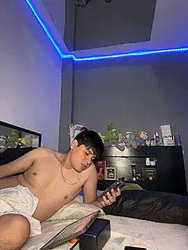 Snapshot of Kailertwink chatting on 07-13-26, 05:32 Kailertwink online show from 07-13-26, 05:32
