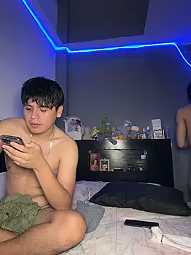 Snapshot of Kailertwink chatting on 07-18-26, 05:55 Kailertwink online show from 07-18-26, 05:55
