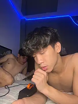 Snapshot of Kailertwink chatting on 07-23-26, 05:27 Kailertwink online show from 07-23-26, 05:27