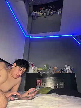 Snapshot of Kailertwink chatting on 07-31-26, 04:12 Kailertwink online show from 07-31-26, 04:12