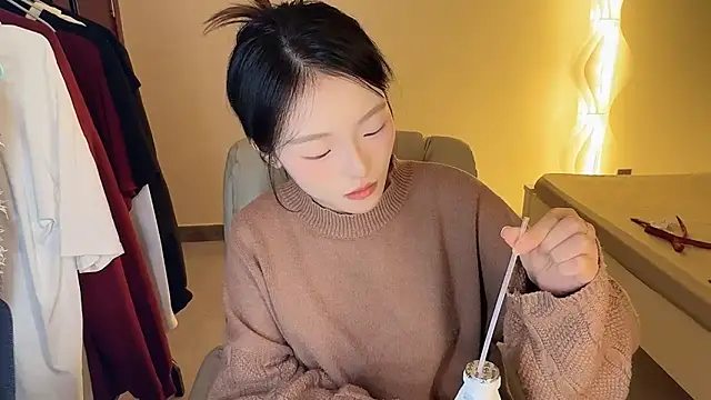 Snapshot of Robin-o3 chatting on 10-13-25, 08:53 Robin-o3 online show from 10-13-25, 08:53