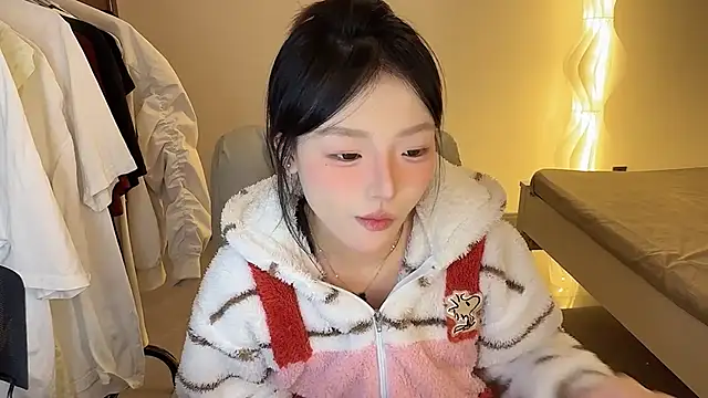 Snapshot of Robin-o3 chatting on 10-19-25, 03:45 Robin-o3 online show from 10-19-25, 03:45