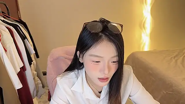 Snapshot of Robin-o3 chatting on 11-14-25, 02:05 Robin-o3 online show from 11-14-25, 02:05