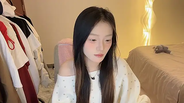 Snapshot of Robin-o3 chatting on 11-21-25, 10:58 Robin-o3 online show from 11-21-25, 10:58