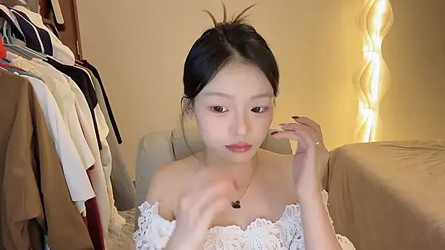 Snapshot of Robin-o3 chatting on 11-24-25, 03:34 Robin-o3 online show from 11-24-25, 03:34