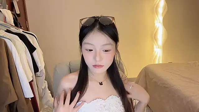 Snapshot of Robin-o3 chatting on 11-28-25, 03:36 Robin-o3 online show from 11-28-25, 03:36