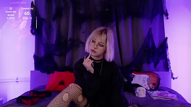 LiyaLuna online show from 09-17-25, 02:08