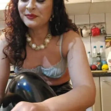 ShineBright88 online show from 11-10-25, 08:41