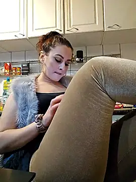 Snapshot of ShineBright88 chatting on 01-14-26, 07:30 ShineBright88 online show from 01-14-26, 07:30